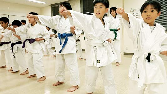 北戸田・美女木の空手教室 実戦空手 燐道 北戸田道場の稽古風景