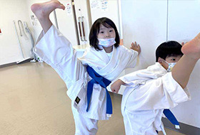 キッズクラス 柔軟体操