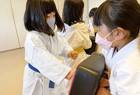 キッズクラス ミット練習2